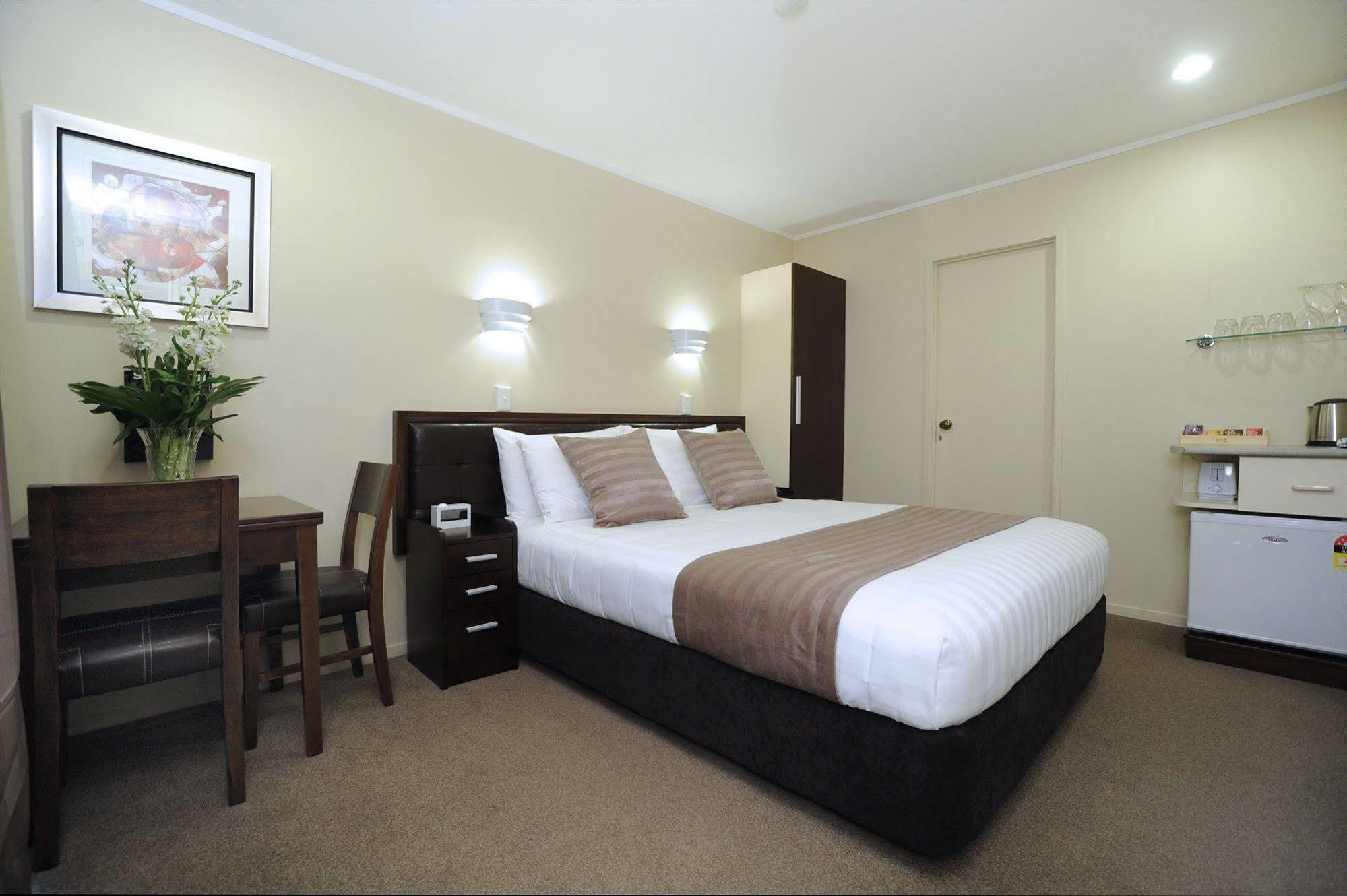Tudor Court Motor Lodge Auckland Bagian luar foto